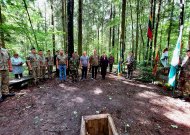 Paminėkime Baltijos kelio, Juodojo kaspino dieną ir kviečiame į spektaklį „Miško seserys“