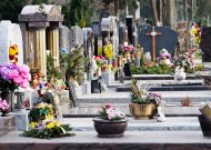 Aplinkosaugininkai: Vėlinių laikotarpiu kviečia artimųjų kapus puošti saikingai