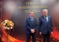 Už ilgametį darbą pagal verslo liudijimą adovanoti laikrodininkas Klemensas Aleksa (dešinėje) ir batsiuvys Remigijus Stainys.