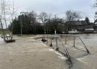 Tvinstanti upė jau semia tiltus (nuotraukos)