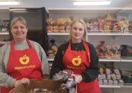 „Maisto banko“ savanorė Lina ir Jurbarko koordinatorė Viktorija