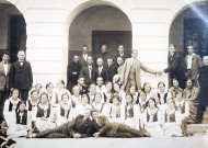 Jurbarko choras apie 1930 m. Trečias iš kairės stovi vadovas J. Pocius