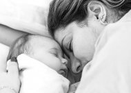 Iki 6 mėnesių rekomenduojama vaiką maitinti vien tik mamos pienu, o vėliau pradėti papildomą maitinimą tęsiant žindymą iki 2 metų ar ilgiau.