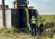 Šakių rajone apvirto keleivinis autobusas, nukentėjo daugiau nei 20 žmonių (papildyta, nuotraukos)