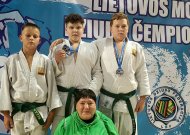 S. Cherepnia, E. Sabaliauskas ir E. Sutkus su trenere D. Arlauskaite